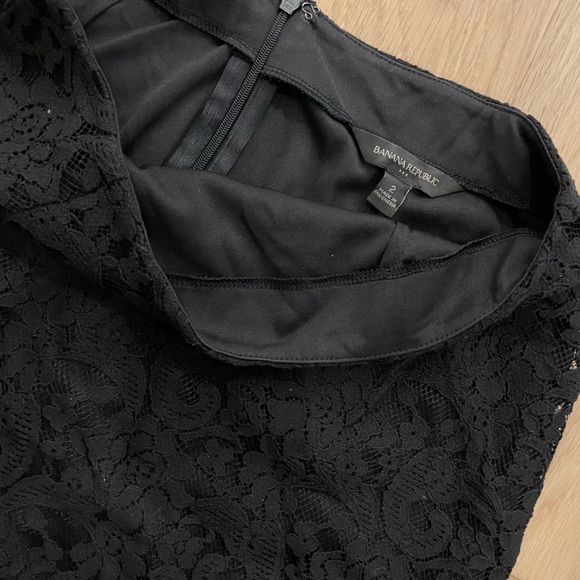 Black Banana Republic pencil skirt - Picture 2 of 2